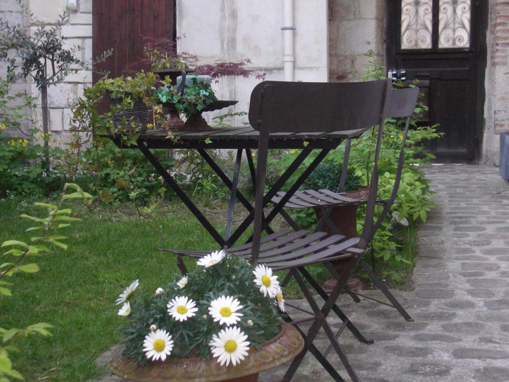 Le Refuge Des Cordeliers Lägenhet Laon Exteriör bild